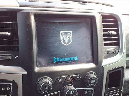 Used 2019 RAM 1500 Classic SLT w/ Luxury Group image 13