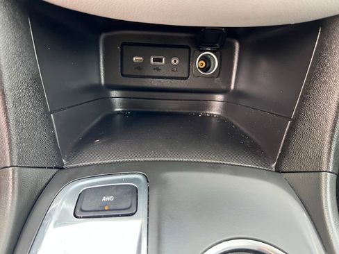 Used 2023 Chevrolet Equinox LS w/ LS Convenience Package AWD/4WD image 32
