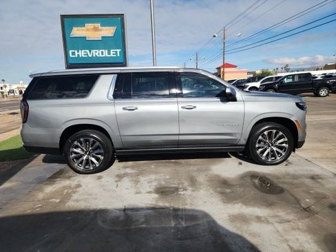 New 2026 Chevrolet Suburban High Country image 3