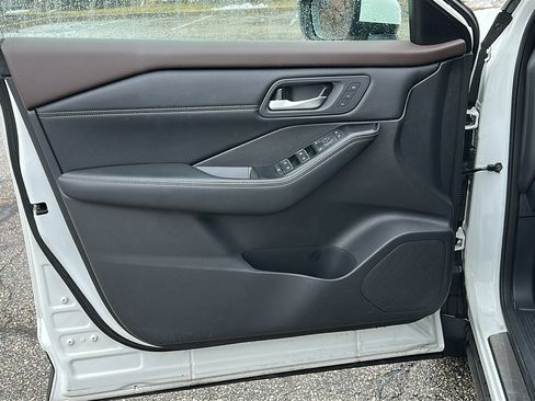 Certified 2023 Nissan Rogue SL w/ SL Premium Package image 13