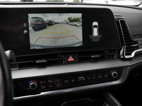 Used 2023 Kia Sportage EX w/ EX Premium Package image 19