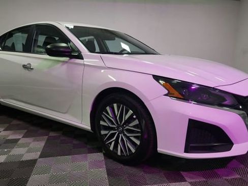 Used 2025 Nissan Altima 2.5 SV FWD image 1