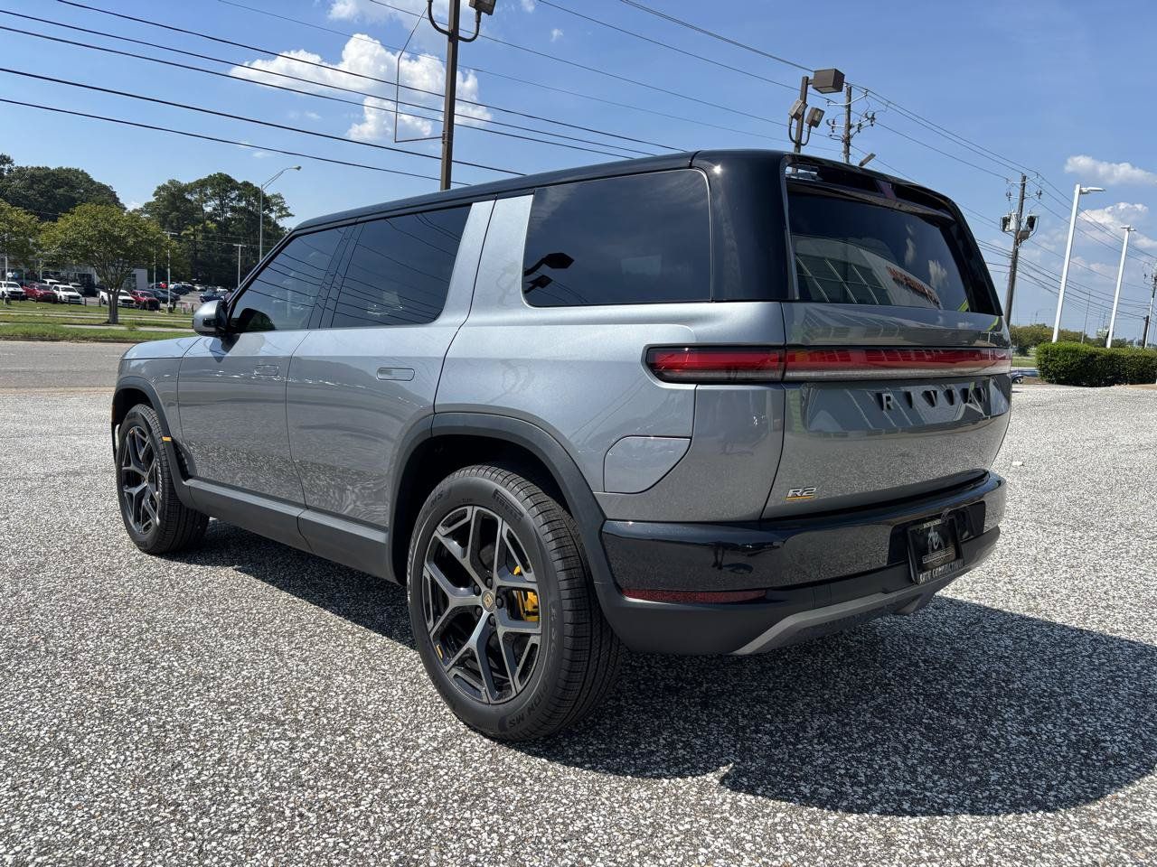 Used 2027 Rivian R2 Performance Dual AWD/4WD image 3
