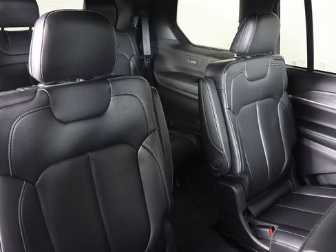 Used 2024 Jeep Grand Cherokee L Limited w/ Luxury Tech Group II image 39