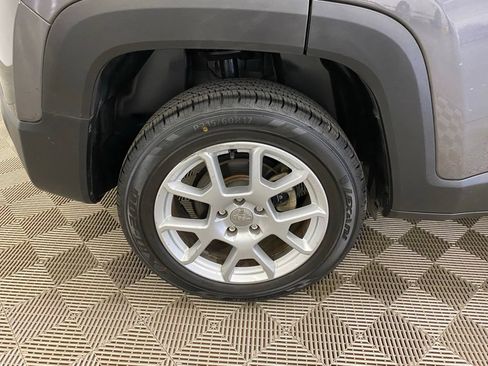 Used 2019 Jeep Renegade Latitude w/ Cold Weather Group AWD/4WD image 10