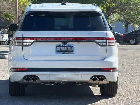 New 2026 Lincoln Aviator Reserve AWD/4WD image 6