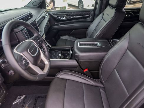 Used 2023 GMC Yukon Denali image 12