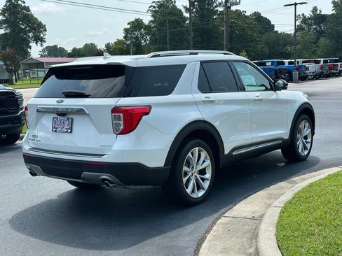 Used 2023 Ford Explorer Platinum AWD/4WD image 5