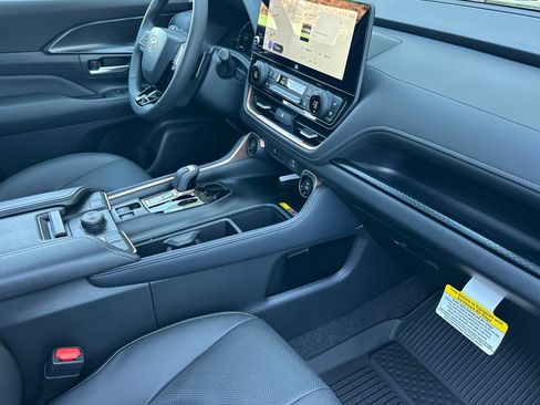Certified 2026 Toyota Grand Highlander AWD Hybrid image 17