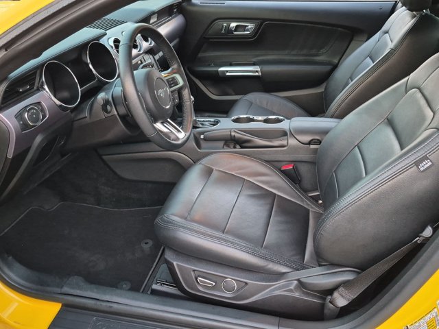 Used 2017 Ford Mustang Coupe RWD image 13