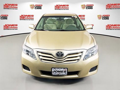 Used 2010 Toyota Camry LE image 8