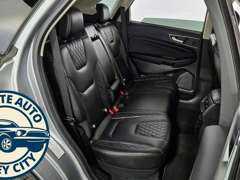 Used 2023 Ford Edge Titanium image 32