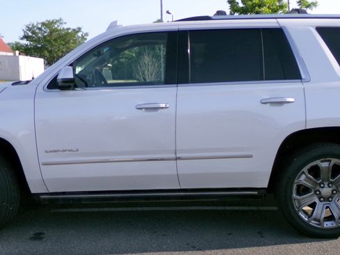 Used 2017 GMC Yukon Denali w/ Open Road Package AWD/4WD image 4