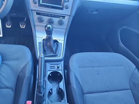 Used 2015 Volkswagen Golf Launch Edition image 15