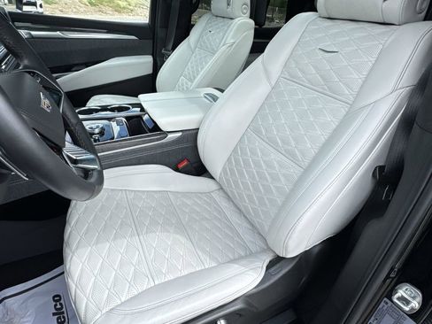 Used 2025 Cadillac Escalade V AWD/4WD image 14