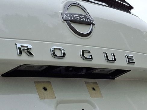 Used 2023 Nissan Rogue SV AWD/4WD image 32