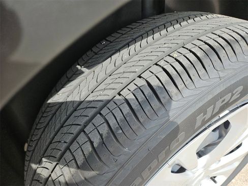 Used 2025 Chevrolet Trax LS image 30