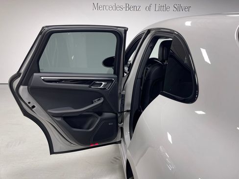 Used 2024 Porsche Macan S AWD/4WD image 23
