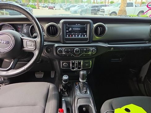 Used 2019 Jeep Wrangler Unlimited Sport S AWD/4WD image 15