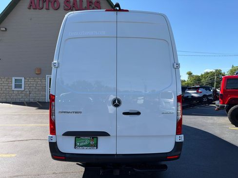 Used 2024 Mercedes-Benz Sprinter 2500 image 7
