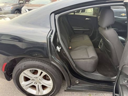 Used 2017 Dodge Charger SE RWD image 22