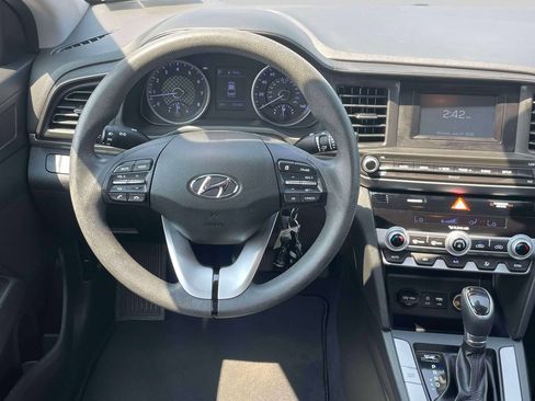 Used 2020 Hyundai Elantra SE w/ Cargo Package (C1) FWD image 14