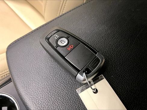 Used 2019 Ford Explorer XLT FWD image 12