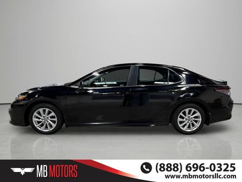 Used 2024 Toyota Camry SE FWD image 6