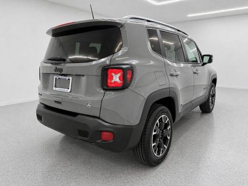 Used 2023 Jeep Renegade Latitude AWD/4WD image 3