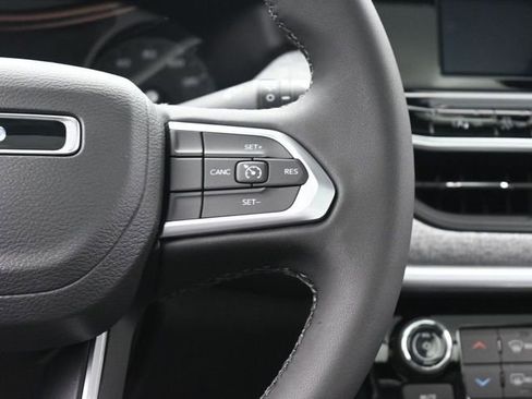 New 2025 Jeep Compass Latitude w/ Sun & Sound Group AWD/4WD image 29