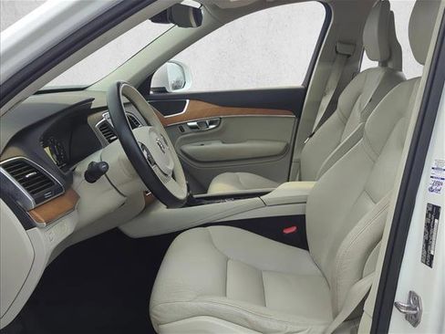 Used 2022 Volvo XC90 T5 Momentum w/ Protection Package Premier image 12