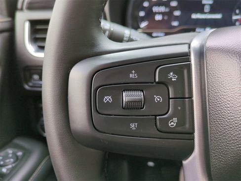 Used 2024 GMC Yukon SLT w/ SLT Luxury Package image 25