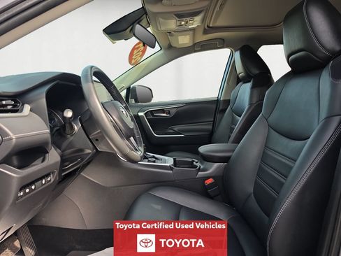Certified 2021 Toyota RAV4 XLE Premium AWD/4WD image 11