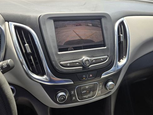 Used 2022 Chevrolet Equinox LS image 18