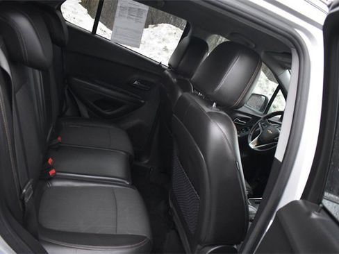 Used 2019 Chevrolet Trax LT w/ LT Convenience Package image 13