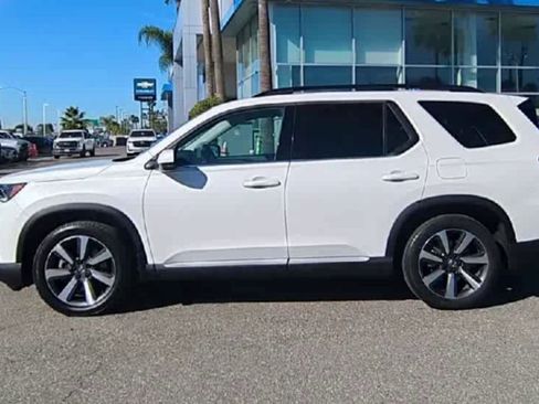 Used 2023 Honda Pilot Elite image 5