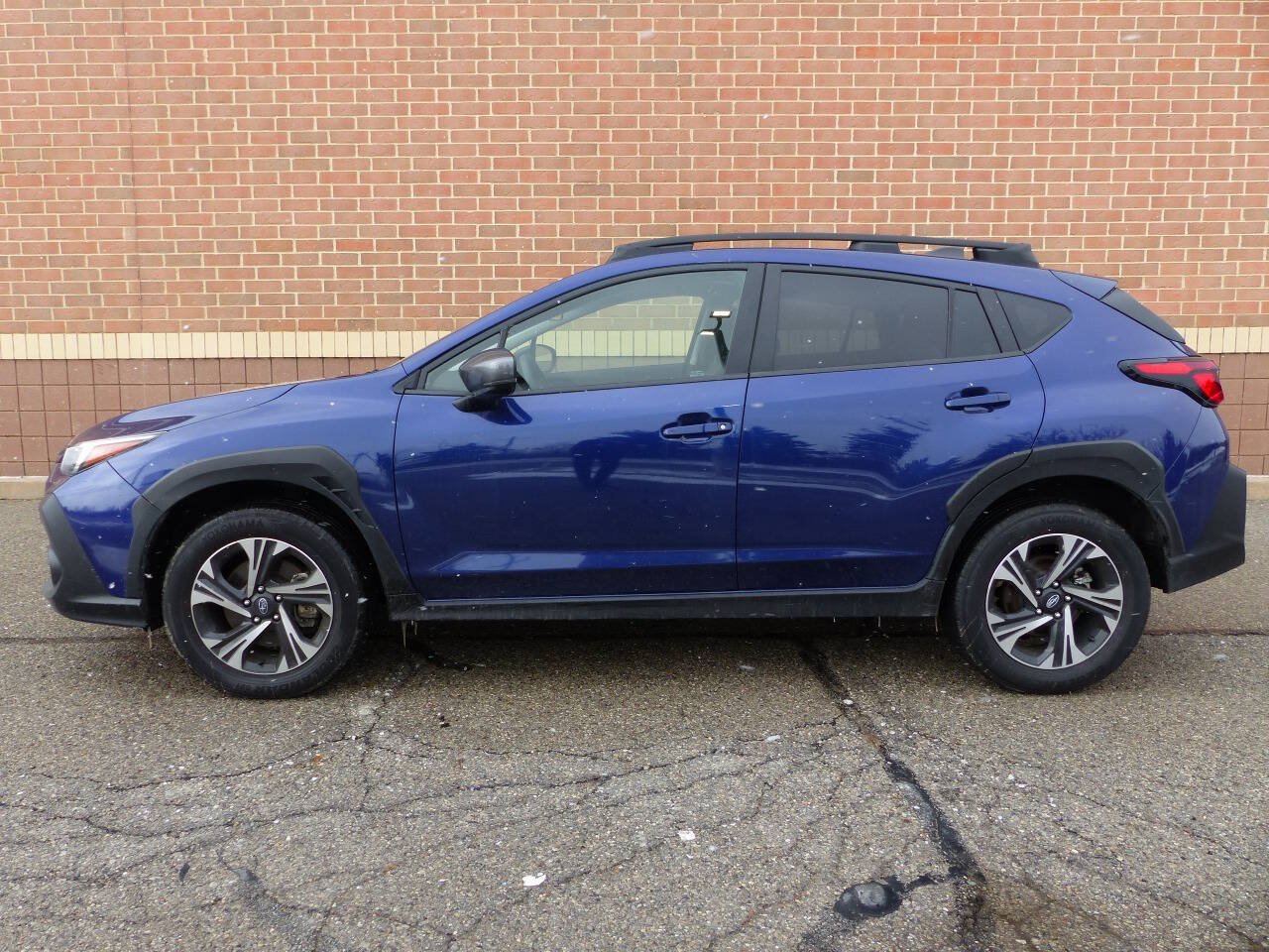 Used 2024 Subaru Crosstrek 2.0i Premium AWD/4WD image 5