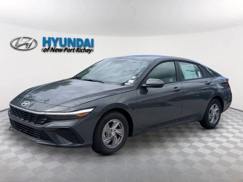 New 2025 Hyundai Elantra SE FWD image 1