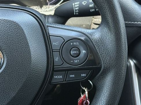 Used 2025 Toyota RAV4 LE AWD/4WD image 15