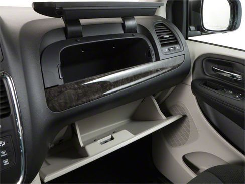 Used 2012 Dodge Grand Caravan SXT FWD image 18