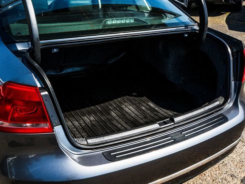 Used 2013 Volkswagen Passat 2.5 SEL Premium FWD image 17
