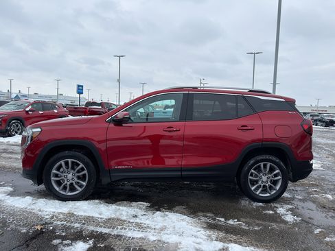 Certified 2024 GMC Terrain SLT image 6