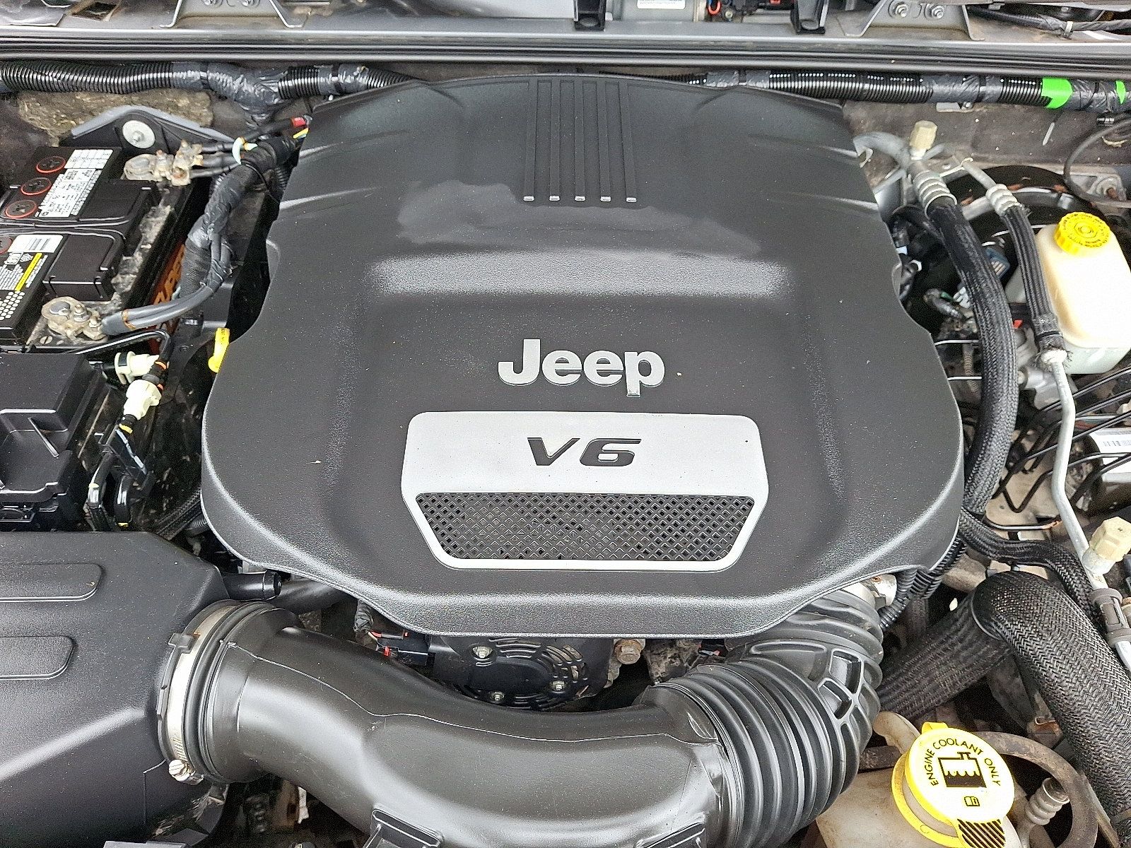 Used 2016 Jeep Wrangler Unlimited Rubicon w/ Connectivity Group AWD/4WD image 27