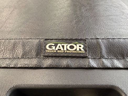 Used 2018 GMC Canyon SLT image 13