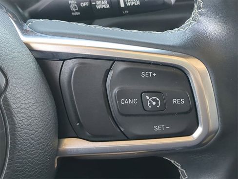 Used 2018 Jeep Wrangler Unlimited Sahara image 26
