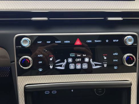 Certified 2026 Genesis GV80 3.5T Prestige AWD/4WD image 35