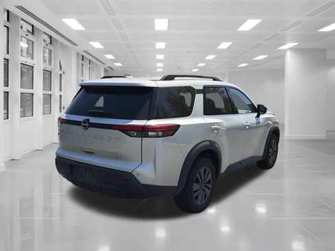 Used 2024 Nissan Pathfinder SV FWD image 5