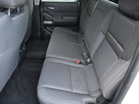 Used 2023 Nissan Frontier SV w/ Technology Package image 9