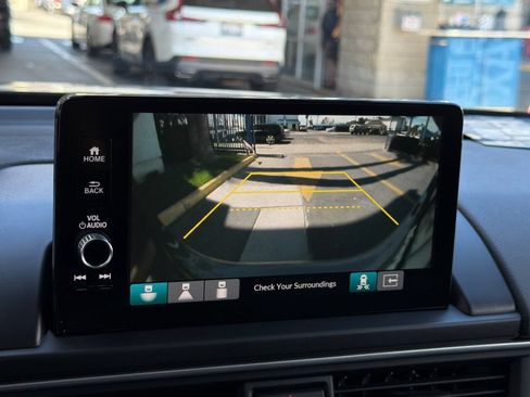 Certified 2023 Honda Pilot Touring image 21