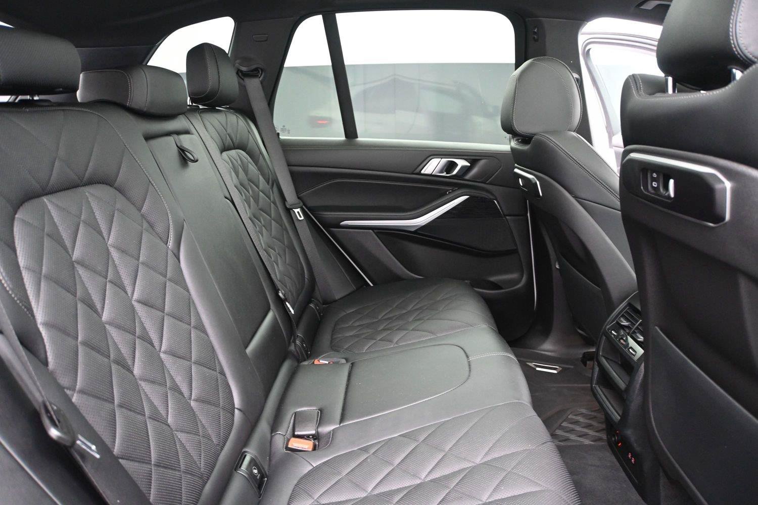 Used 2024 BMW X5 xDrive40i w/ M Sport Package AWD/4WD image 26